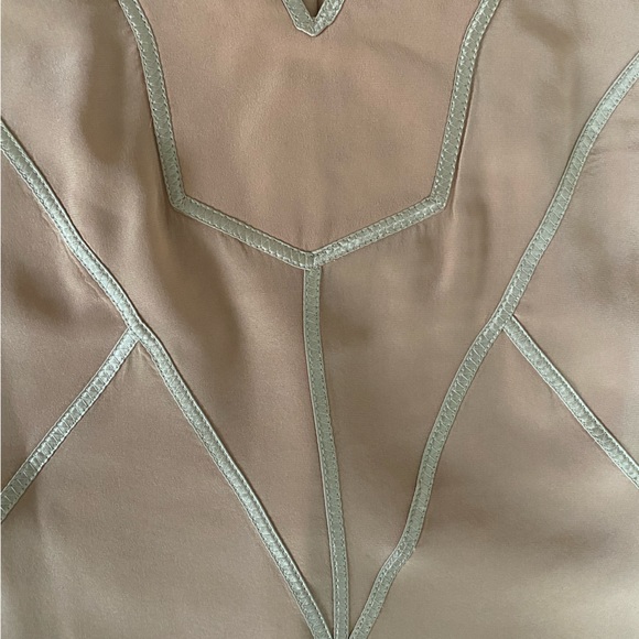 BCBG Maxazria Tunic Blouse SZ Small - Picture 7 of 9